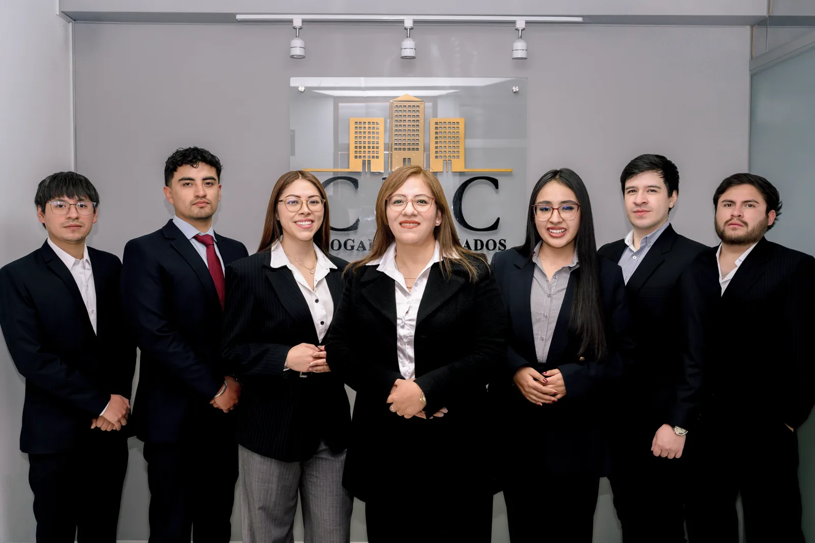 Equipo completo de CRC Abogados Asociados