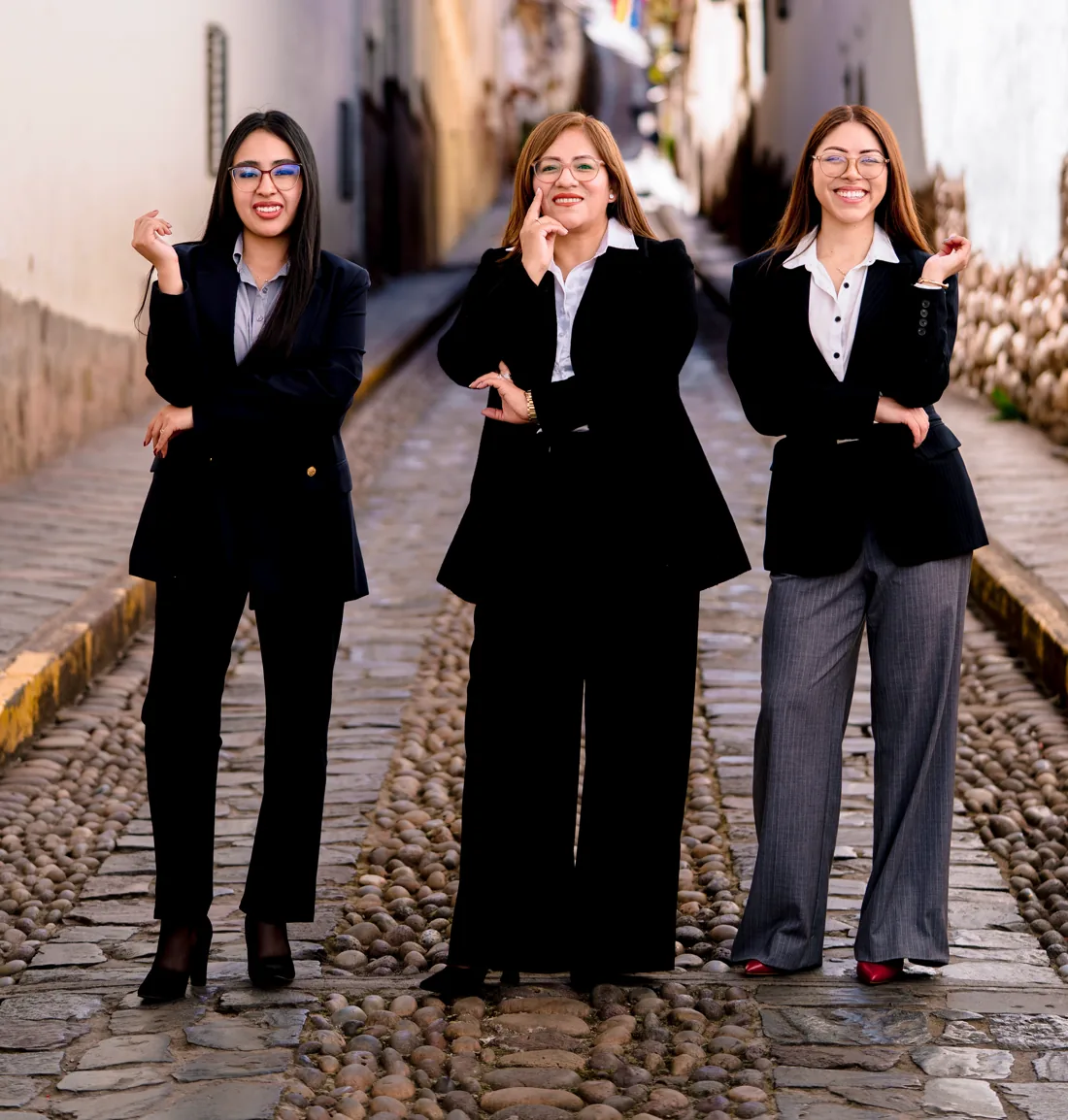 Equipo de CRC Abogados Asociados en el Centro Histórico del Cusco